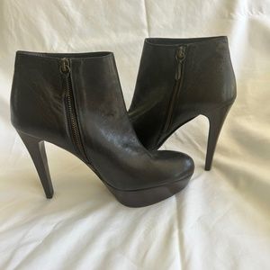 NWOT- Stuart Weitzman Leather Ankle Boots